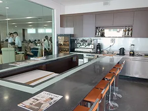 ホスピタリティー学部ワイン・コーヒー実習教室