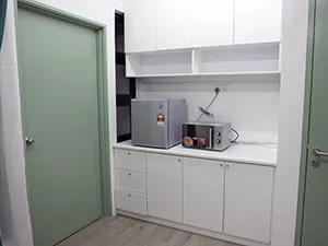 Common Mini Refrigerator & Microwave