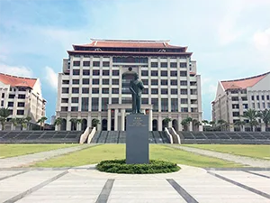 Founder Mr. Chen Jiageng's Statue